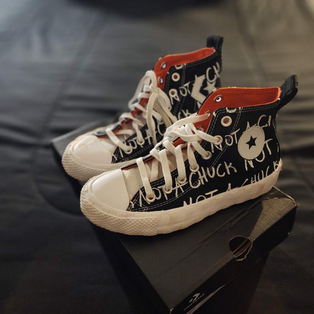 Converse - Picture 2 of 4